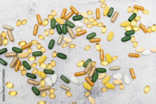 Fotografía Various medicine pills scattered all over a rustic table