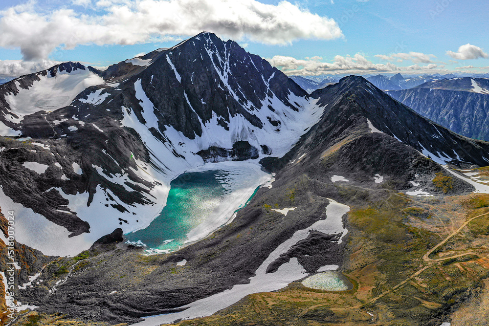 Obraz premium Summer time scenery in aerial view taken in Yukon Territory, Canada at Paddy Peak. 