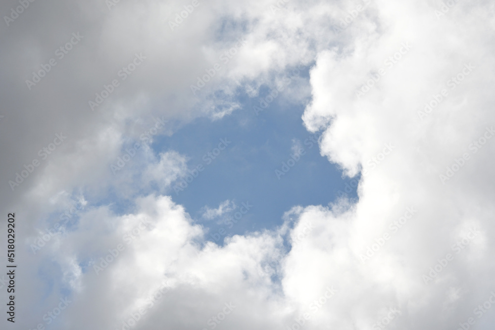 雲間の青空 雲間の青空