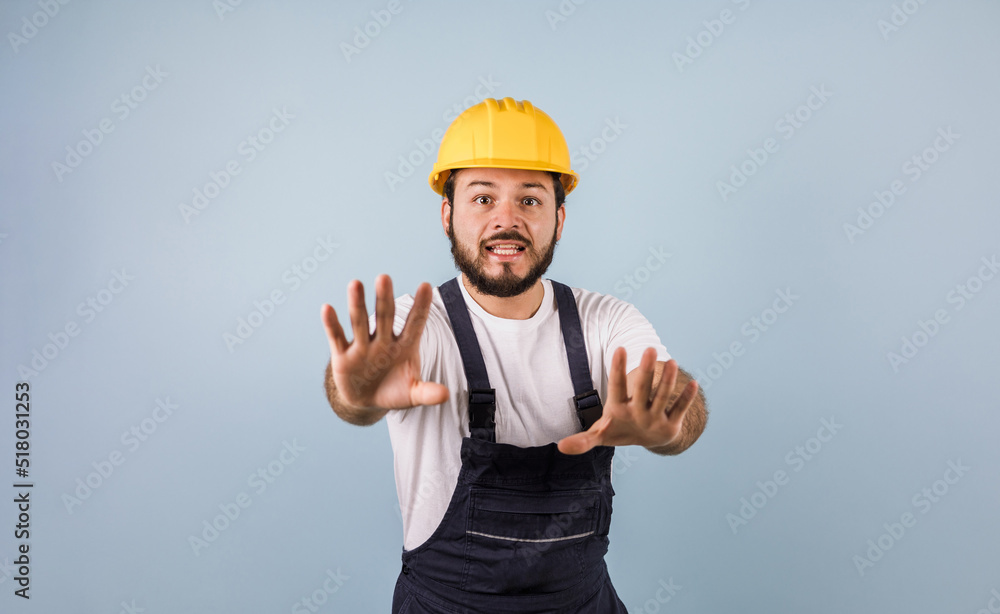 Hispanic bearded man Professional engineering and worker with helmet and worried expression in Mexico Latin America
Hispanic bearded man Professional engineering and worker with helmet and worried expression in Mexico Latin America