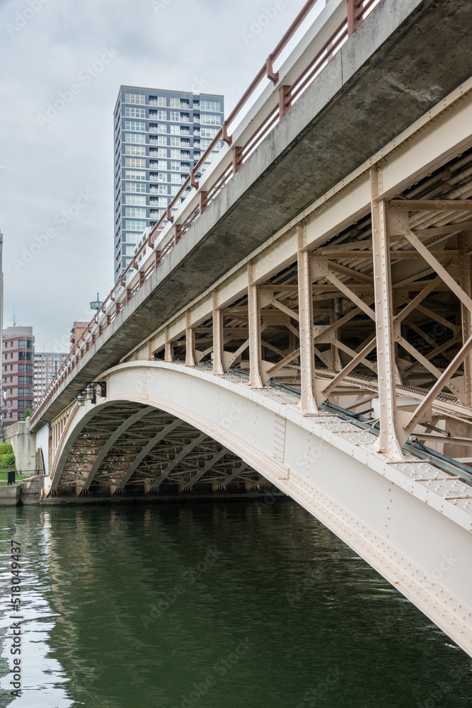 Obraz premium Tenjin bridge over Okawa river in Osaka, Japan