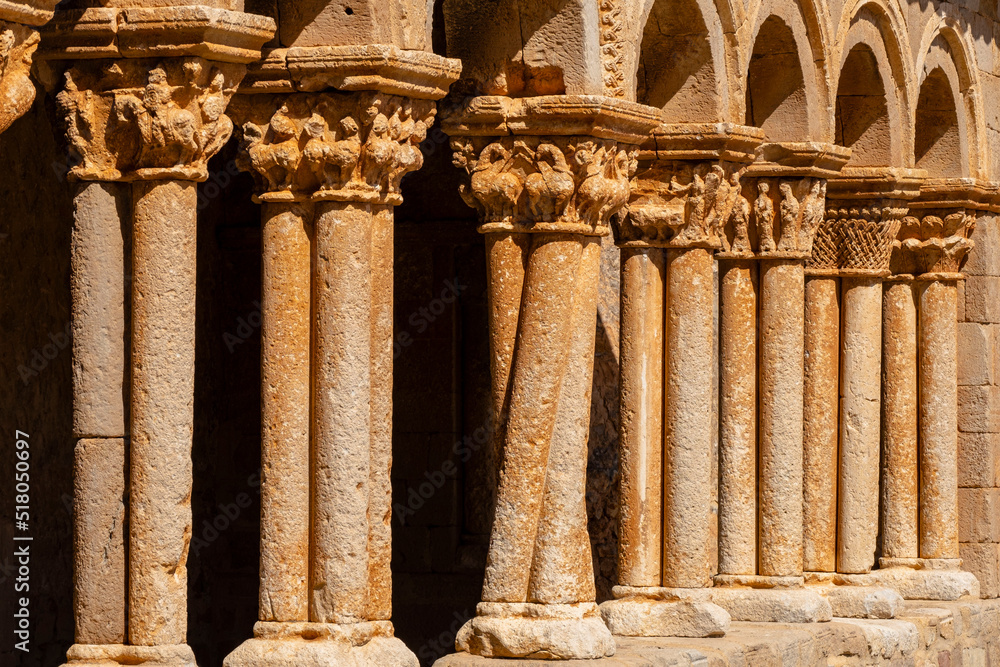 galería porticada, Iglesia de San Pedro Apóstol, Románico, siglo XII -declarada Monumento Histórico Artístico Nacional en 1935-, Caracena, Soria,  comunidad autónoma de Castilla y León, Spain, Europe