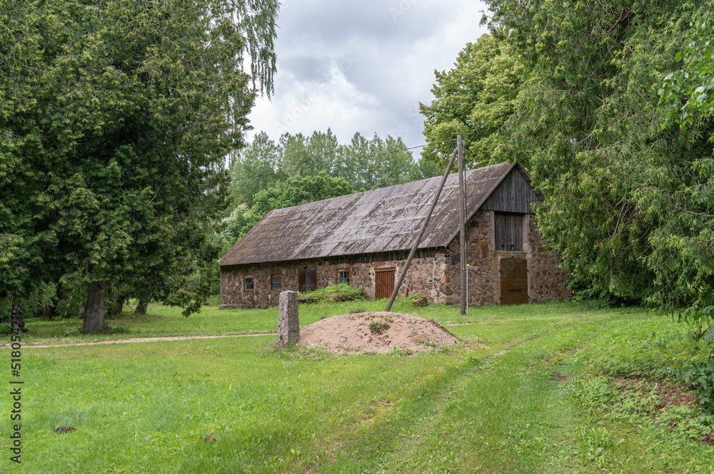 Obraz premium traditional barn in estonia, europe