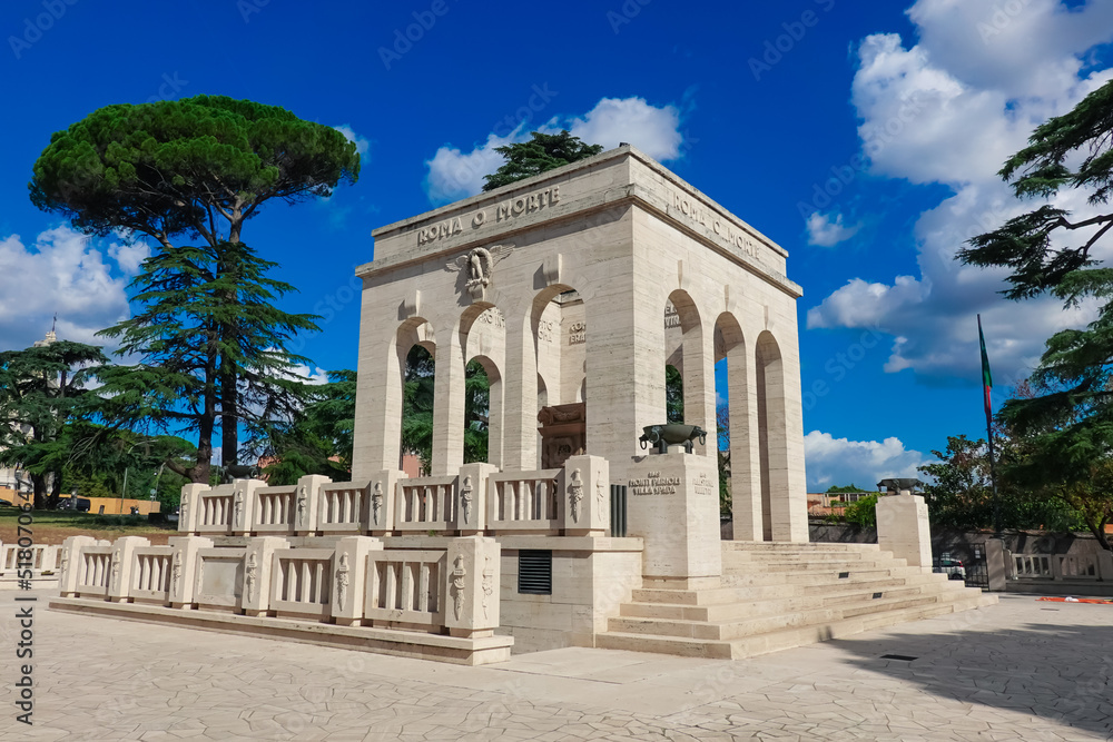 ローマ・ジャニコロの丘に建つガリバルディ軍の霊廟
