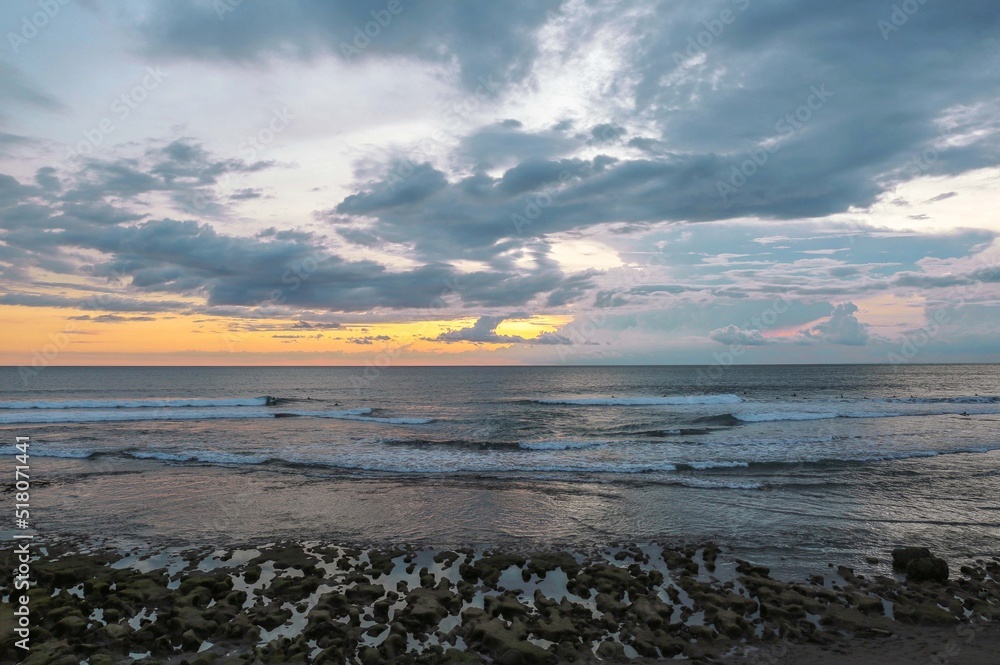 Obraz premium sunset on the ocean beach