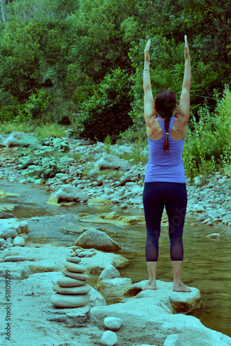 DONNA ,RELAX,IOGA,NATURA,FIUME,MEDITAZIONE