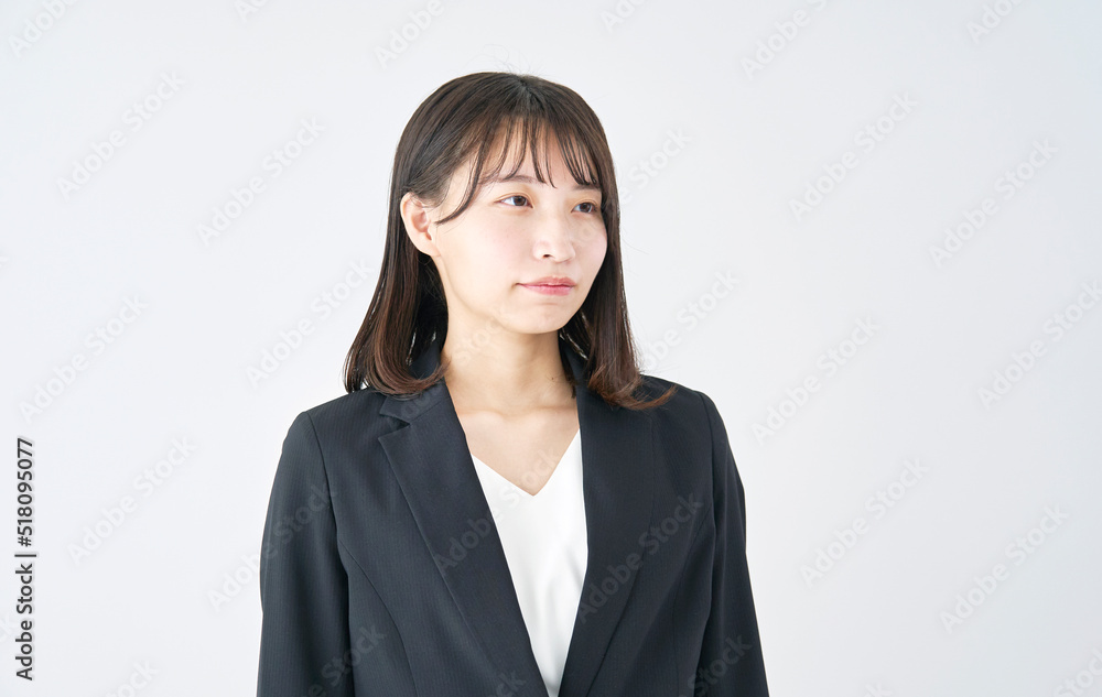 白背景のビジネスウーマンのポートレート
