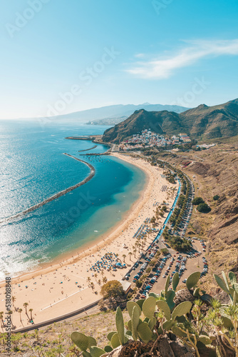 Fotografía Las Teresitas beach, with Santa Cruz and El Teide in the background, Tenerife, C