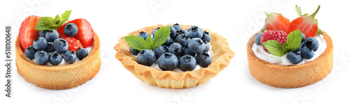 Fotografiet Set of tasty sweet tartlets with fresh berries on white background