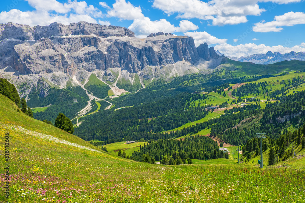 Obraz premium View at a beautiful alp valley in the Dolomites mountains