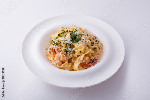Spaghetti with squid, shrimps, cheese