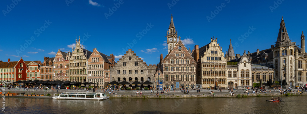Naklejka premium Paseando por las calles de Gante (Bélgica)