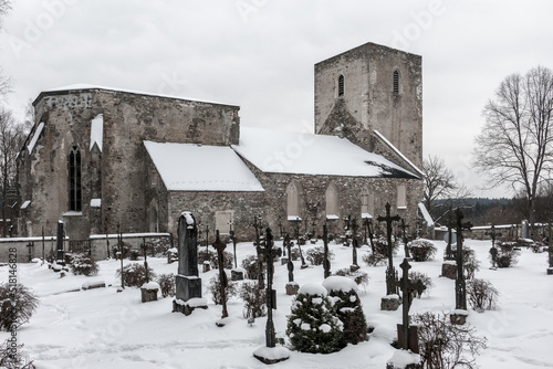 Kirche und Friedhof in Döllersheim (Niederösterreich) im Winter