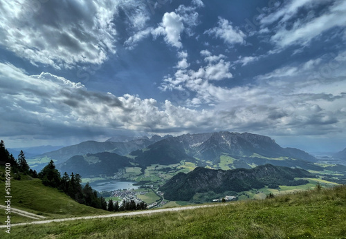 Panorama Blick vom Brennkopf auf den Walchsee, den Miesberg und das Kaisergebirge, Alpen, Kaiserwinkl, Tirol, Österreich