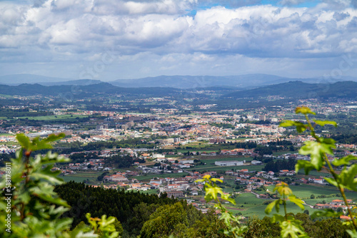 Vista de Barcelos desde Santuário de Nossa Senhora da Franqueira Portugal  © Iago