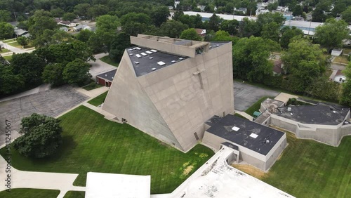 Pedestal motion upward and pan.