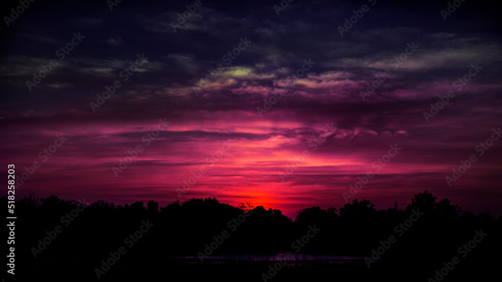 Obraz premium bloody sky on clound in evening before darkness coming for halloween day background