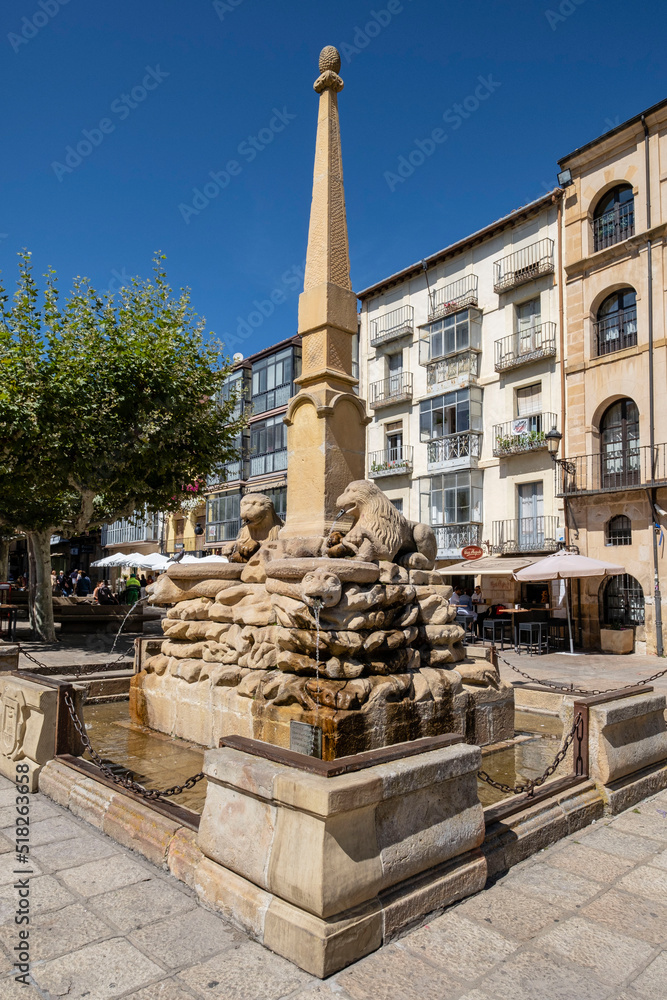 Fuente de los Leones, fuente ornamental del siglo XVIII, plaza Mayor, Soria, Comunidad Autónoma de Castilla, Spain, Europe