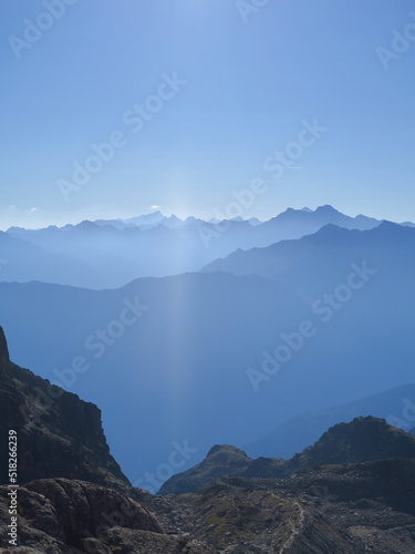 Paysage et horizon de haute montagne avec le Grand Combin en Suisse