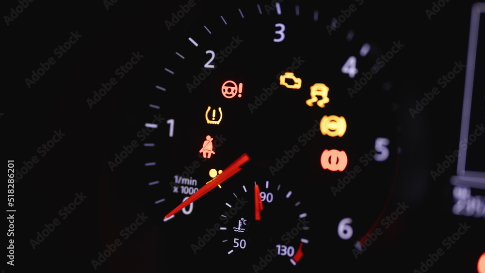 Fotka „Tachometer Gauge of Starting and Stopping Car. Starting car