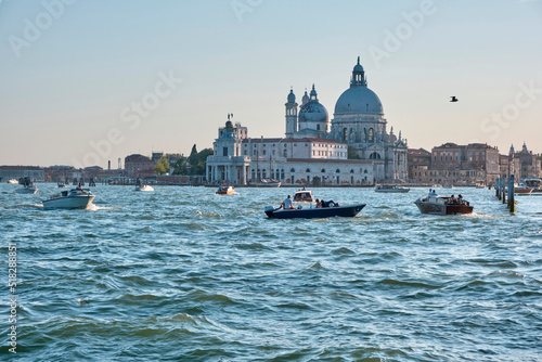 Wenecja, zabytki, podróż, vaporetto, gondola, Santa Maria della Salute © minigraph