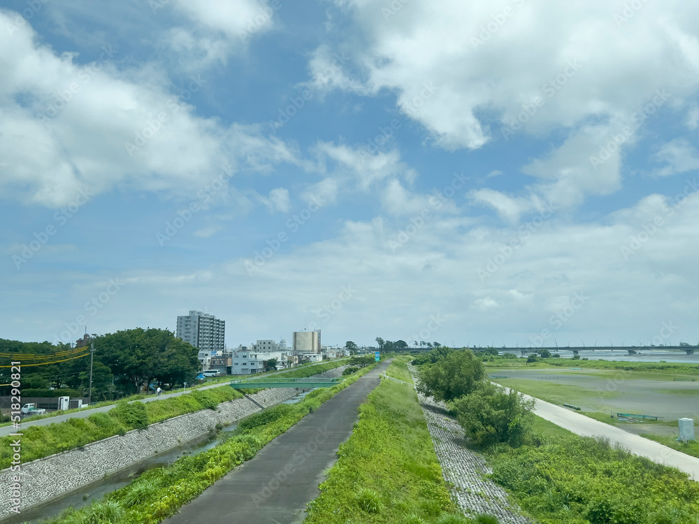 Fototapeta premium 青空と川