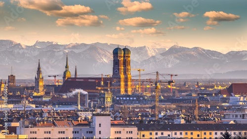Tableau sur toile Munich skyline aerial view from sky marienplatz old town frauenkirche cathedral alps mountains