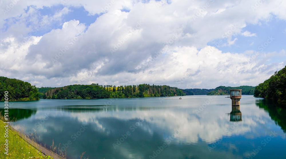 Obraz premium Wahnbachtalsperre near Siegburg. Dam overlooking the lake and the surrounding nature.