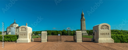 Nécropole nationale de Notre-Dame-de-Lorette à Ablain-Saint-Nazaire, Pas-de-Calais, France photo