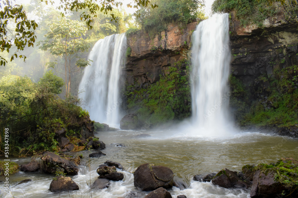 Obraz premium Pequeñas cataratas