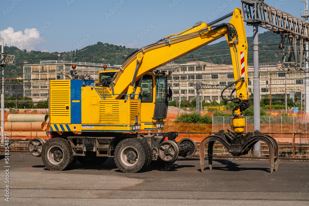 excavator: the double-function excavator with railway chassis for rail works, for railway infrastructure extension works. excavator: the double-function excavator with railway chassis for rail works, for railway infrastructure extension works.