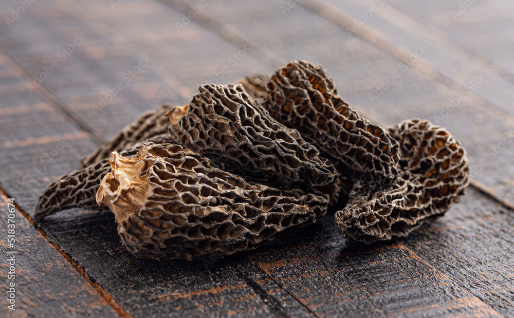 Obraz premium Wild Harvested Morel Mushrooms Trimmed and Dried