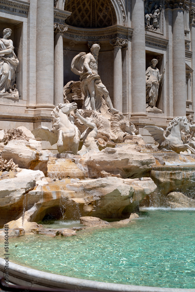 Roma Fontana di Trevi, 18th-century marble sculpture Roma Fontana di Trevi, 18th-century marble sculpture