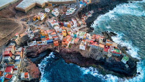 Tomas aéreas del barrio de Caleta de Arriba en Gran Canaria. Dron photo