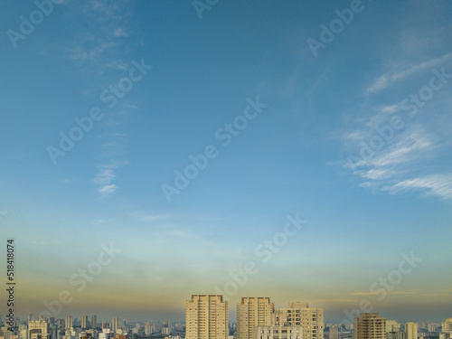Foto a  rea do bairro do Ipiranga  em S  o Paulo no por do Sol