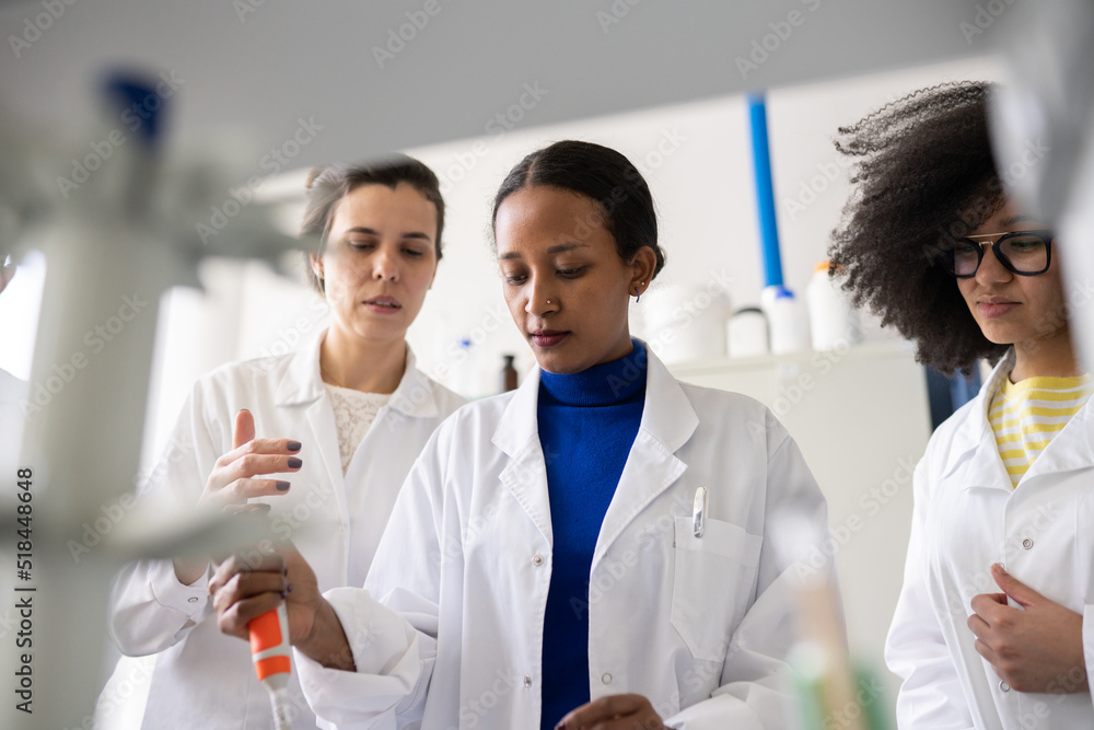 Female Scientists Working In Lab 