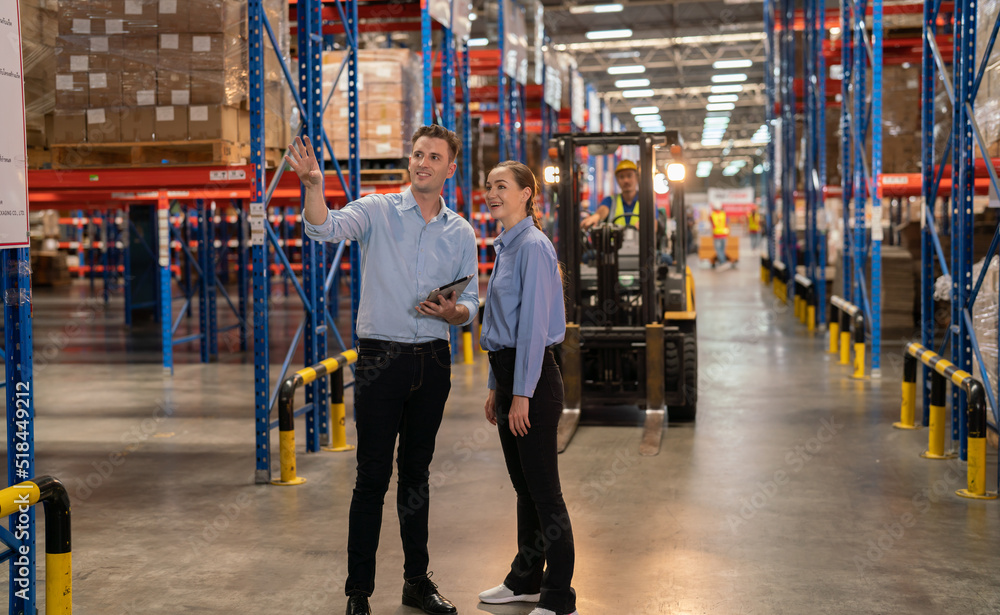 Obraz premium Warehouse workers are walking customers, checking products, arrangements, new arrivals of additional items in the warehouse department. Employees who organize the distribution of goods to the market.