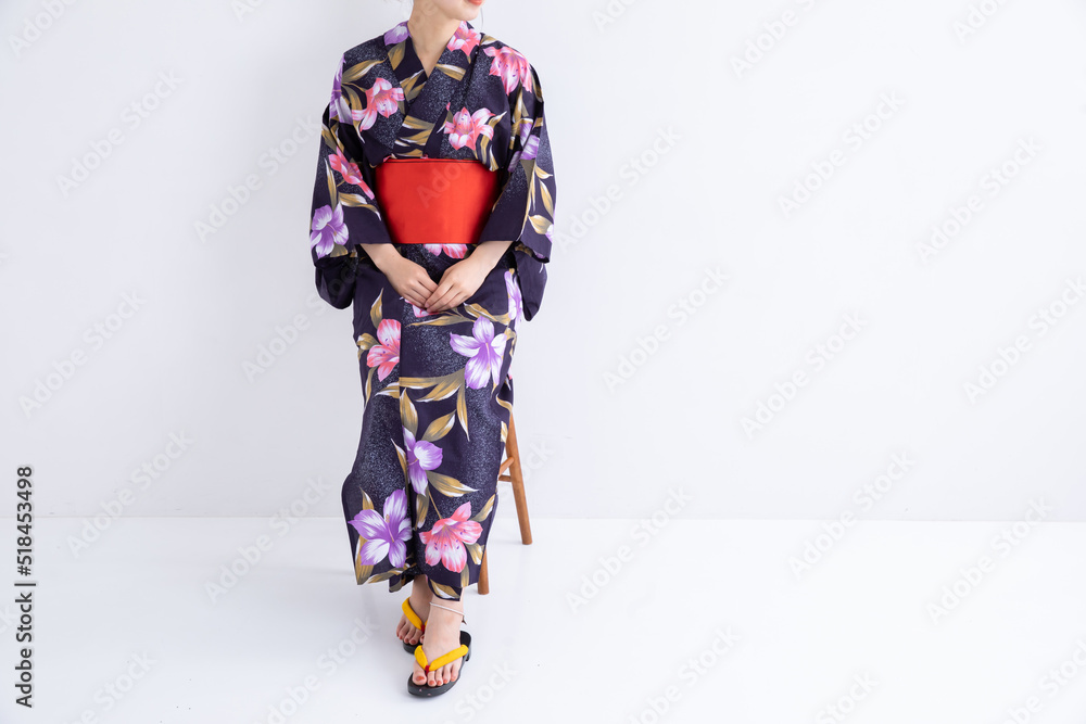 浴衣を着て椅子に腰掛ける女性 Japan 浴衣を着て椅子に腰掛ける女性 Japan