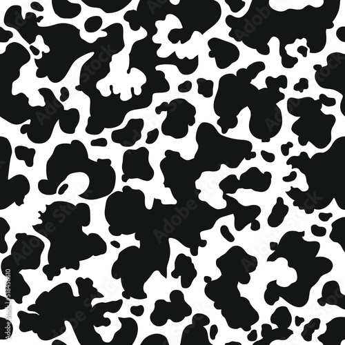 Cow skin texture, black and white spot seamless pattern. Animal print. Vector stains background