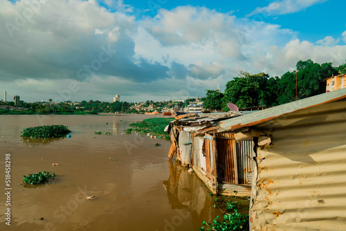 Foto barrio catanga barrio marginado ala orilla del rio