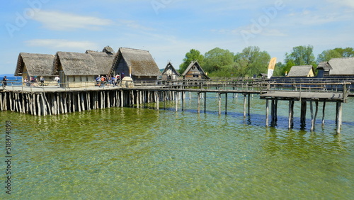 interessantes Pfahlbaumuseum am Bodensee mit im Wasser stehenden Pfahlbauten und Holzstegen photo