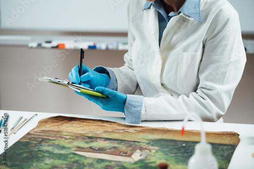 Bilde på lerret Professional Oil Painting Condition Assessment, Creating a Report