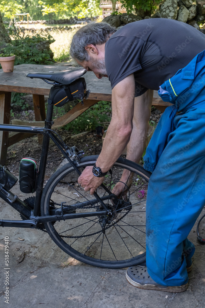 attaching bicycle wheel to its frame attaching bicycle wheel to its frame