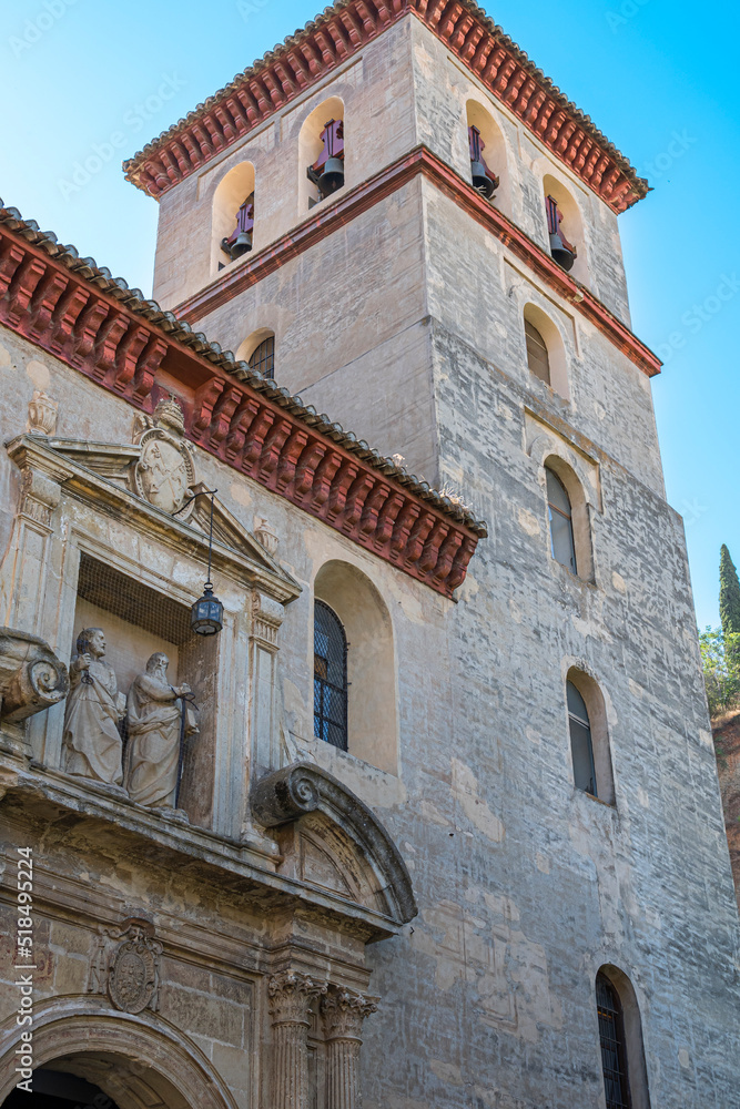 Iglesia de san Pedro y san Pablo en la ciudad de Granada, España