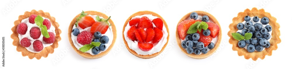 Set of tasty sweet tartlets with fresh berries on white background, top view. Banner design - obrazy, fototapety, plakaty 