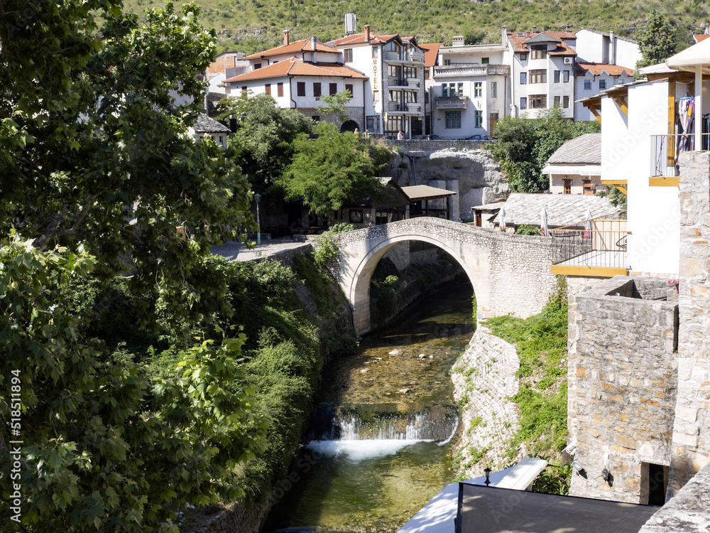 Φωτογραφία Mostar on the Neretva River is one of the largest cities in Bosnia and Herzegovina