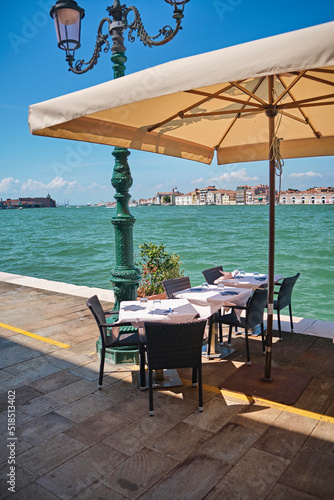 Wenecja  zabytki  podr      laguna  Europa  Italia  Widok na Wenecj   od strony wyspy Giudecca  restauracja  posi  ek  odpoczynek  siesta