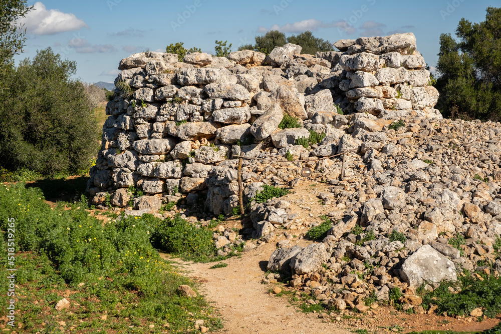 talayot circular, conjunto prehistórico de Capocorb Vell, principios del primer milenio a. C. (Edad de Hierro), Monumento Histórico Artístico, Llucmajor, Mallorca, Balearic islands, spain talayot circular, conjunto prehistórico de Capocorb Vell, principios del primer milenio a. C. (Edad de Hierro), Monumento Histórico Artístico, Llucmajor, Mallorca, Balearic islands, spain