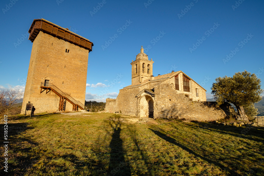 Castillo torreón del siglo XI y iglesia de la Asunción, Sobrarbe, Huesca, Aragón, cordillera de los Pirineos, Spain