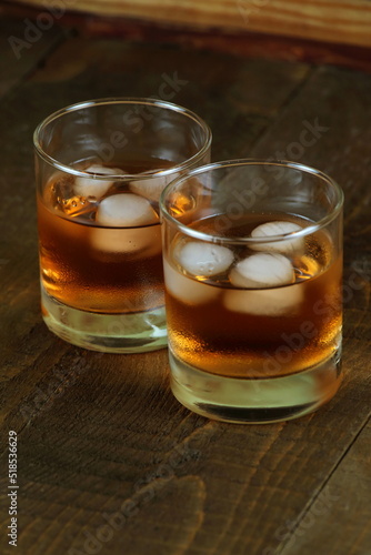 Bicchiere di wisky con ghiaccio